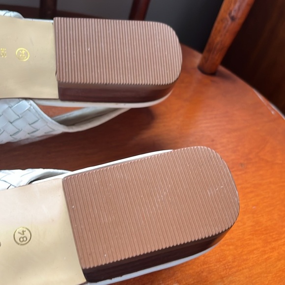 Bloomingdale’s Stevie White Woven Leather Sling-backs Size 8 - Picture 11 of 12